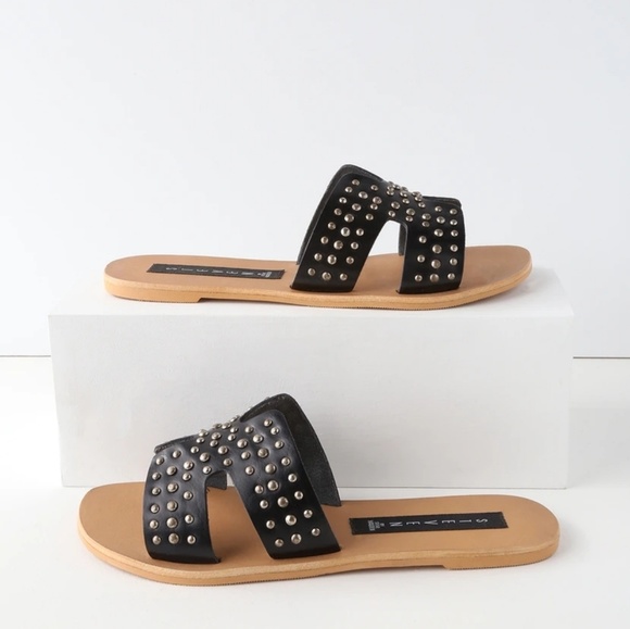 Edgy Chic Steve Madden Slides - Picture 3 of 4